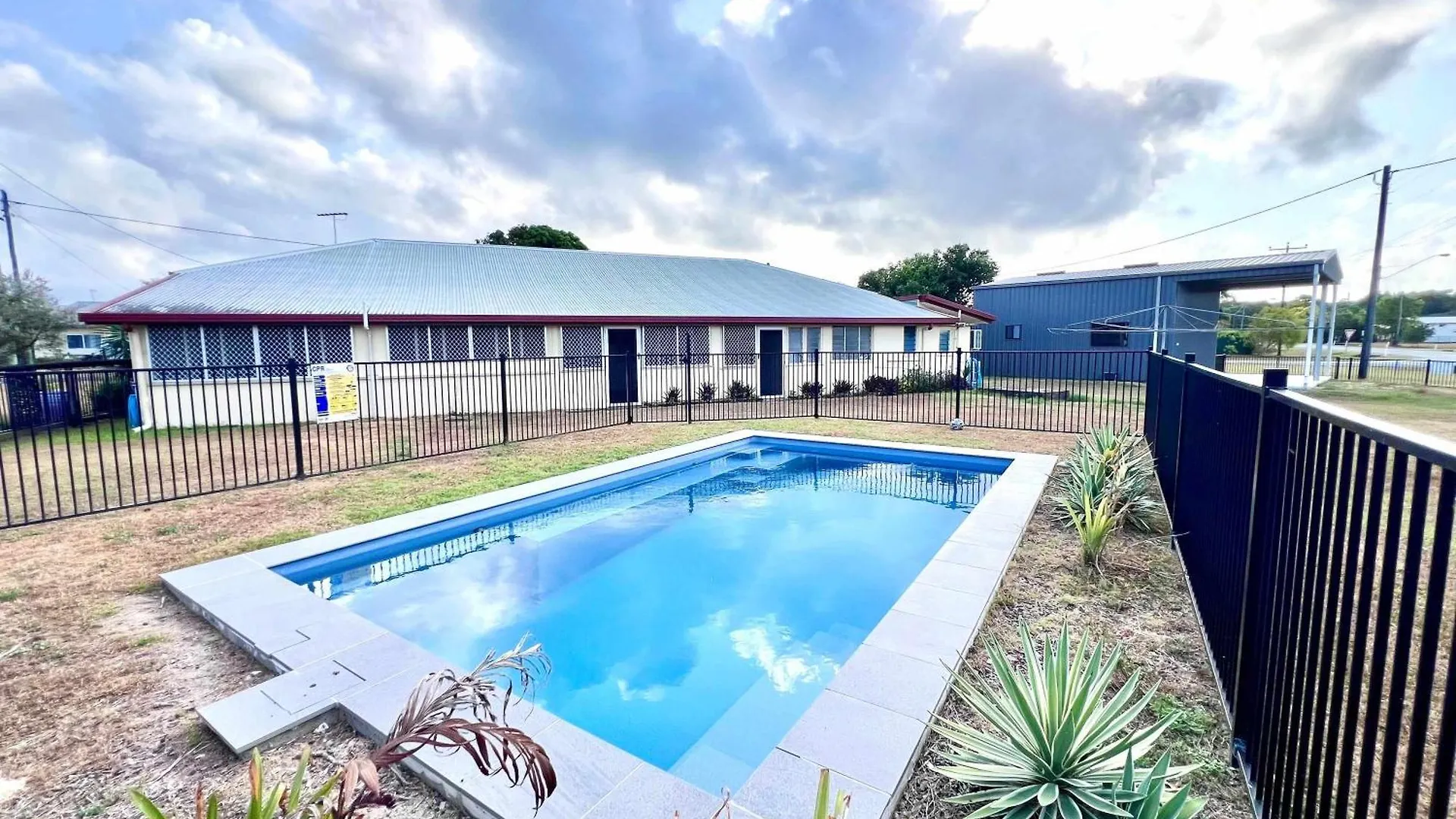 Reef Shack Beach Vibes Stroll To The Beach Kurrimine Beach Holiday home